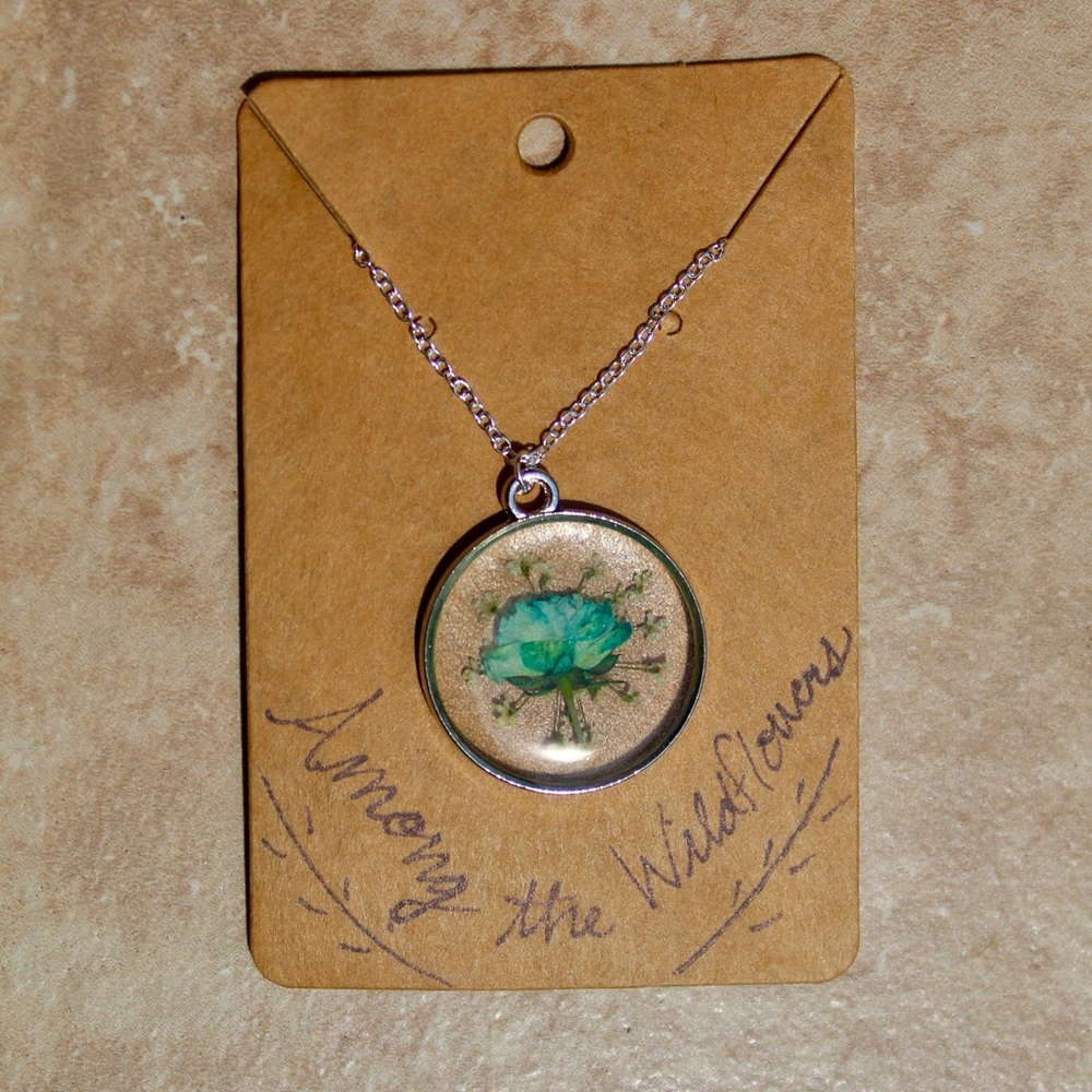 TURQUOISE ROSE & WHITE QUEEN ANNE'S LACE NECKLACE